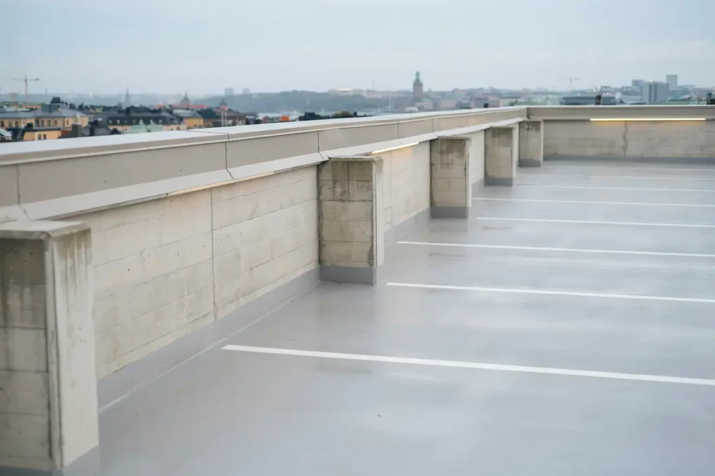 betongrenovering av parkeringsd ck med kantbalkar i klara norrmalm