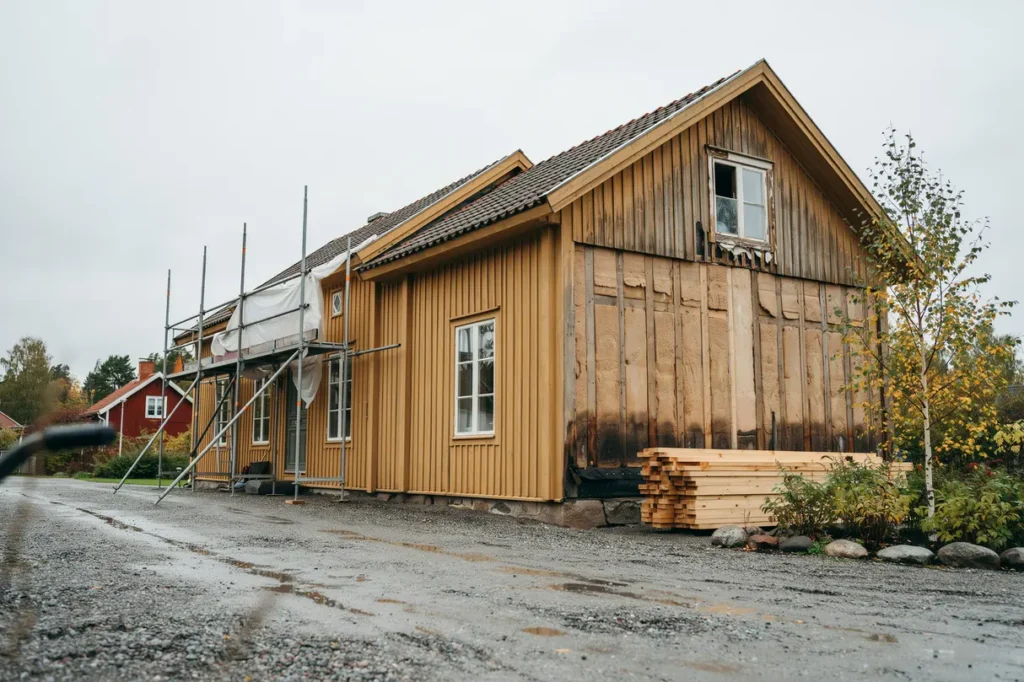 byta panel p huset tecken p r tskador r tt tr slag och smart planering inf r renoveringen
